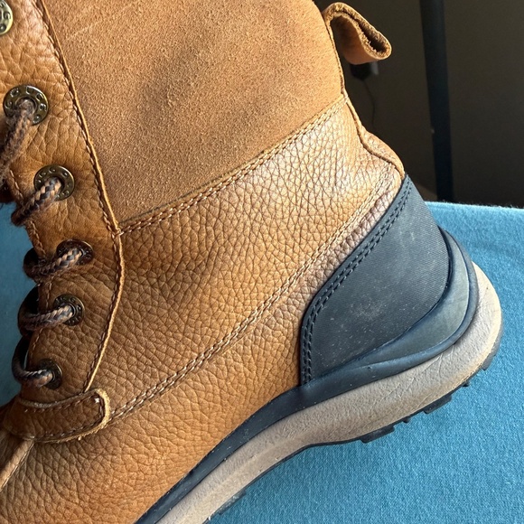 Women’s UGG Adirondack lll Winter Boots - Picture 4 of 8